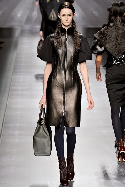Look 3
